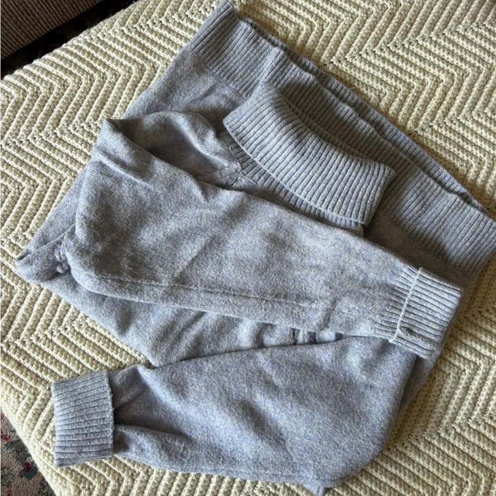 Gap turtleneck maternity sweater